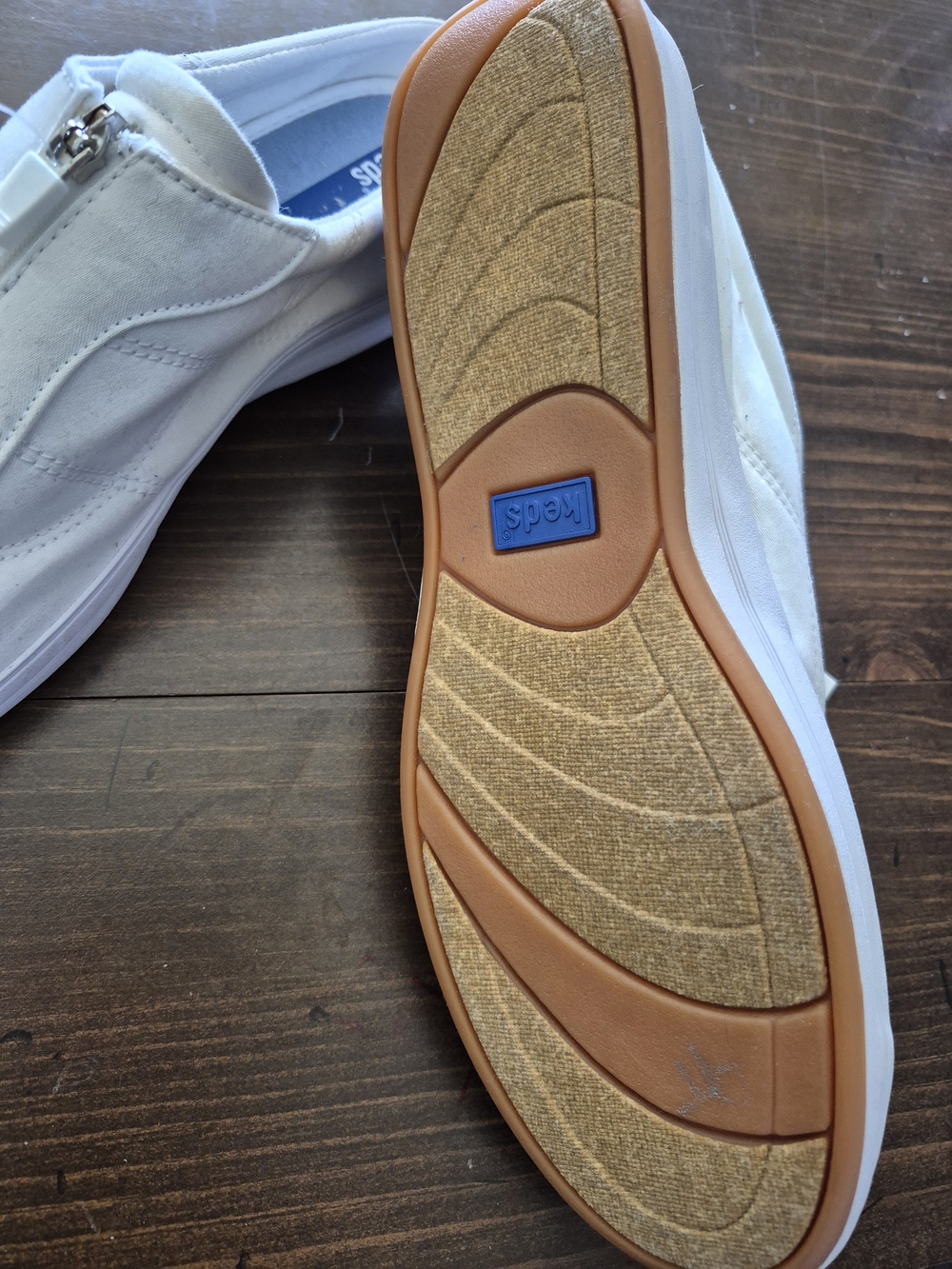 New Keds Women’s White Slip-On Zipper Sneakers, 9.5 - Picture 2 of 4